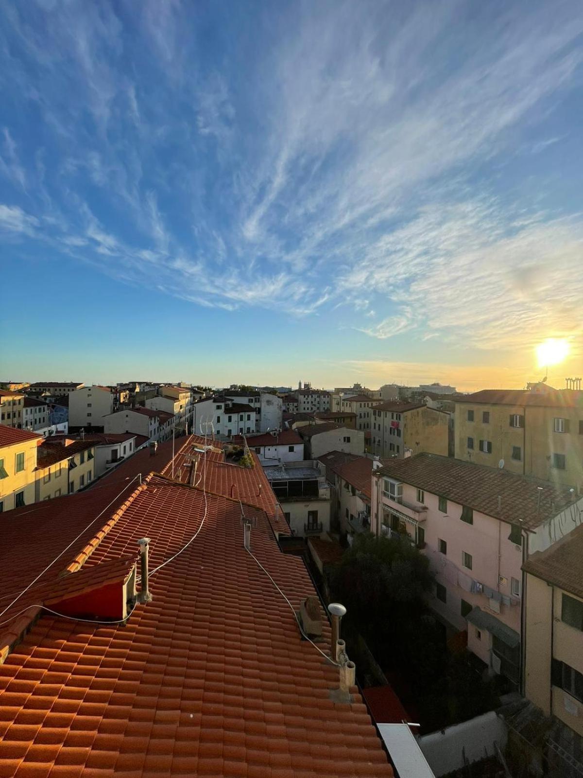 Апартаменты La Finestra Sul Porto Ливорно Экстерьер фото