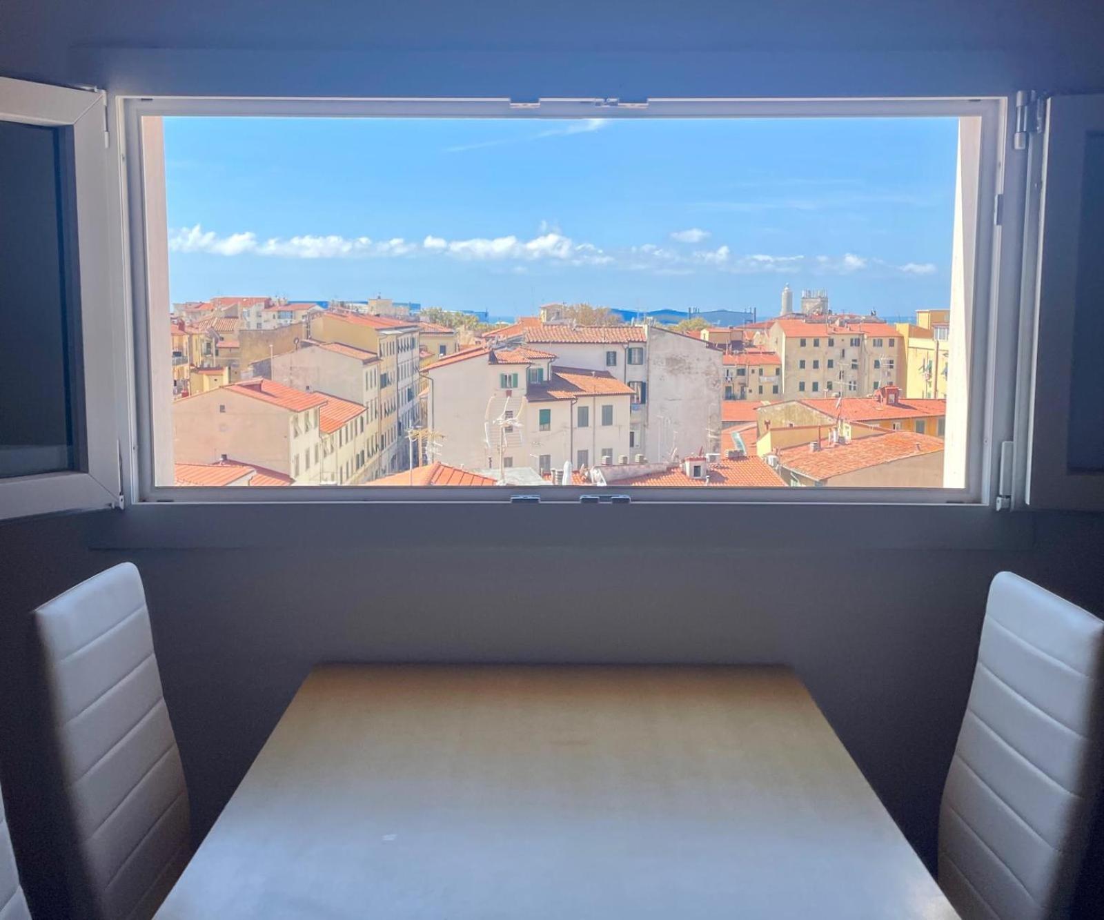 Апартаменты La Finestra Sul Porto Ливорно Экстерьер фото